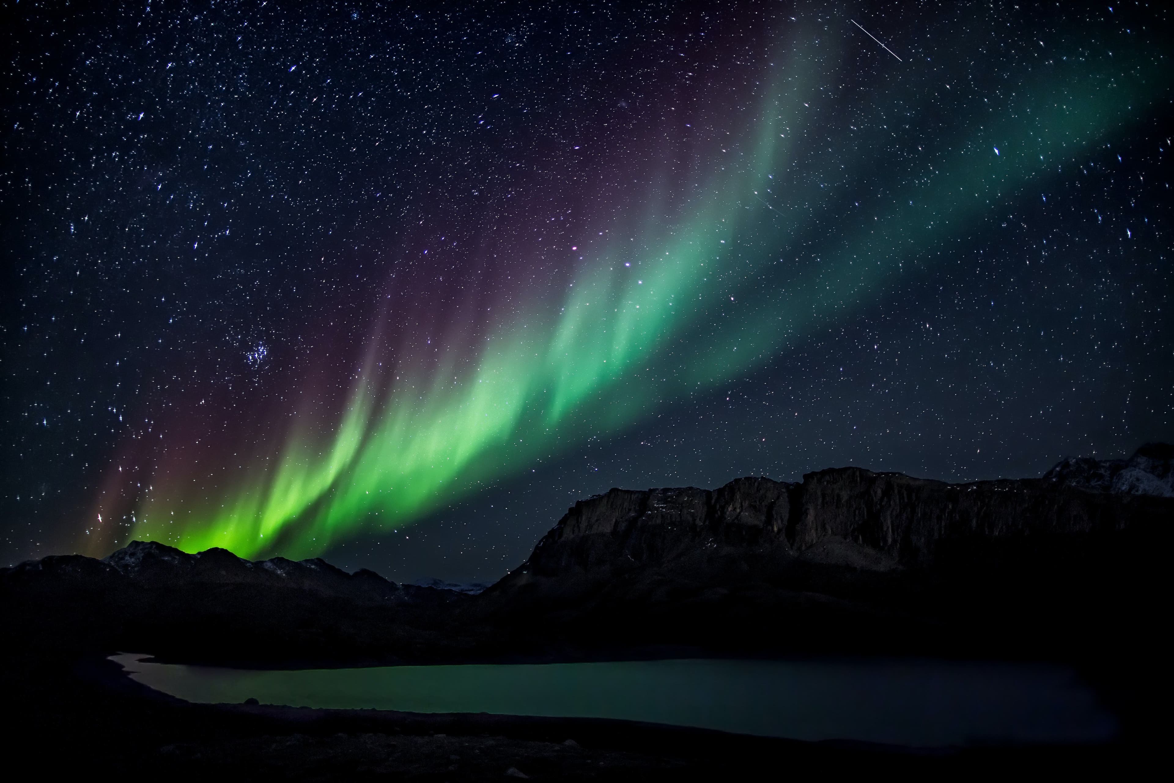 Auroras boreales sobre los fiordos de las Islas Lofoten